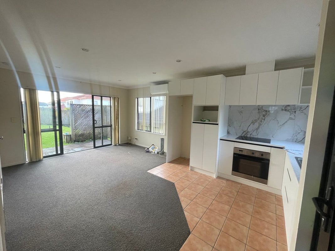 12 Bernish Place, East Tamaki, Auckland - Carousel 1