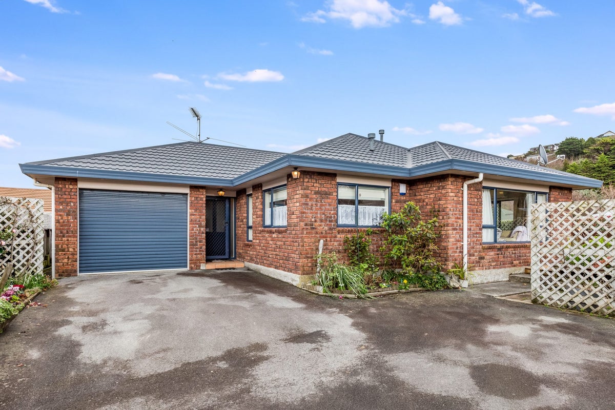 11A Beauchamp Street, Tawa, Wellington - Carousel 1