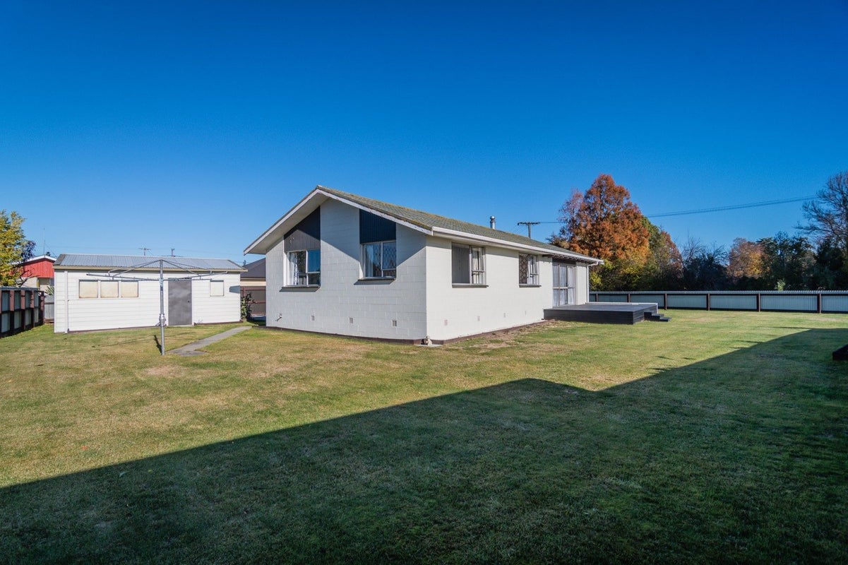 1 Fox Street, Temuka - Carousel 13