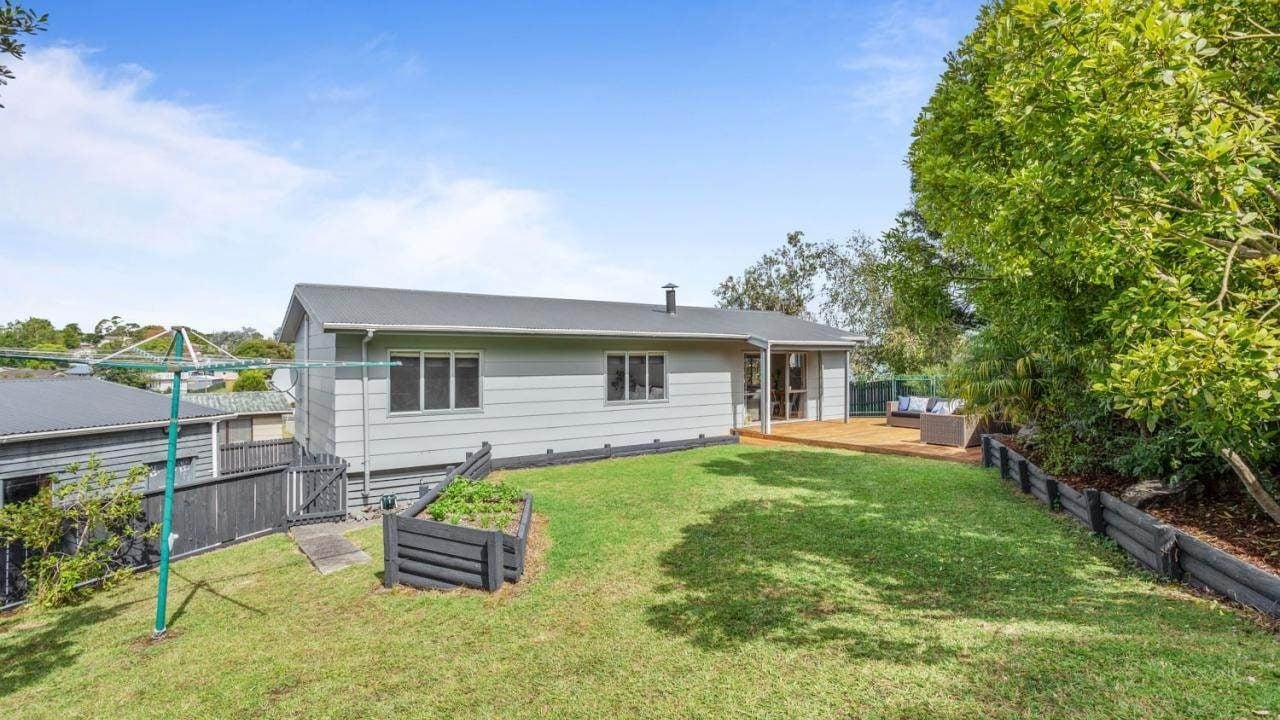 7 Elizabeth Drive, West Harbour, Auckland - Carousel 2
