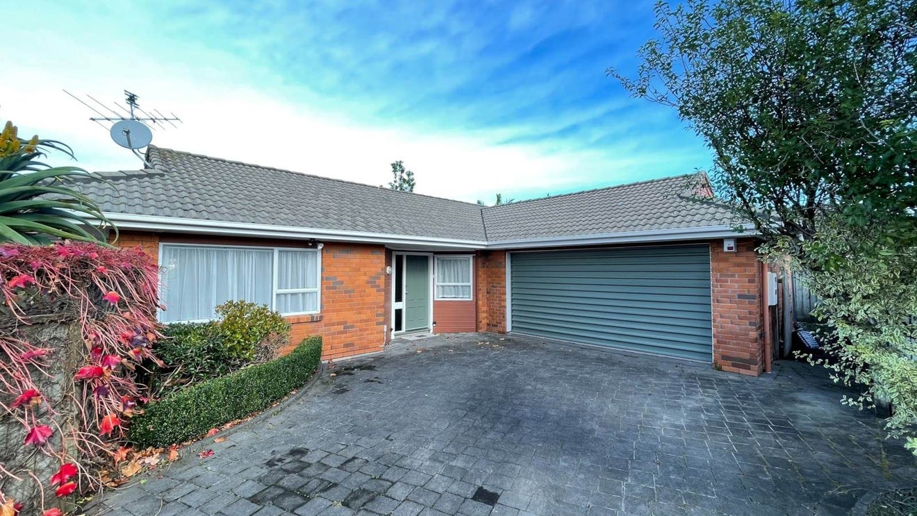 1/43 Nicholas Road, Somerville, Manukau - Carousel 1