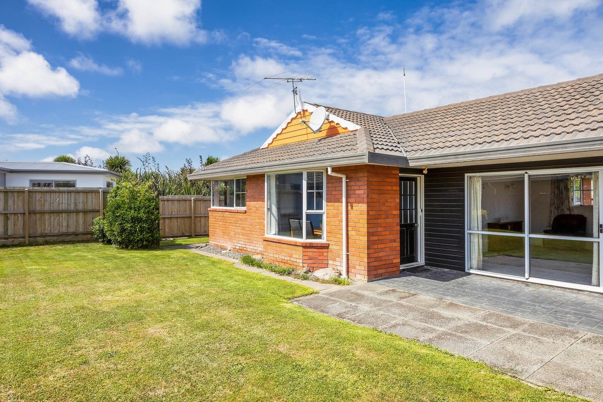 11B Mulberry Place, Redwood, Christchurch - Carousel 2