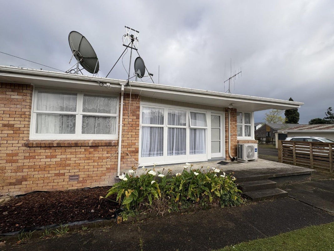 8 Sandleigh Road, Hamilton Lake, Hamilton - Carousel 1