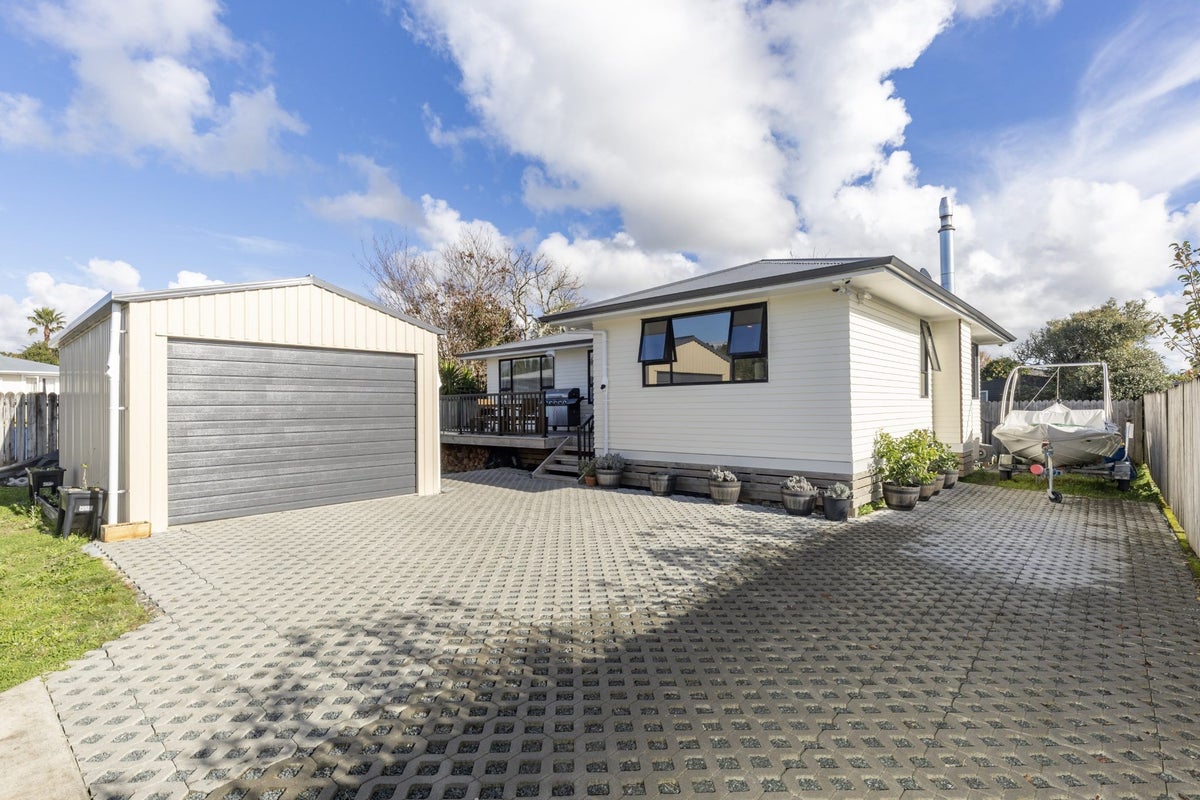 3A Powell Place, Henderson, Auckland - Carousel 2