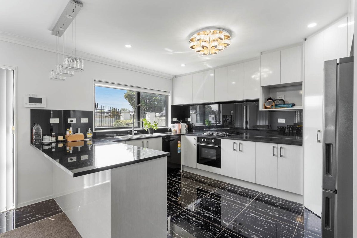 422 Massey Road, Mangere East, Auckland - Carousel 2