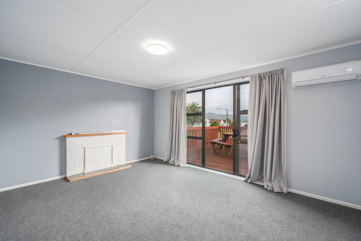 61 Castor Crescent, Cannons Creek, Porirua - Carousel 2