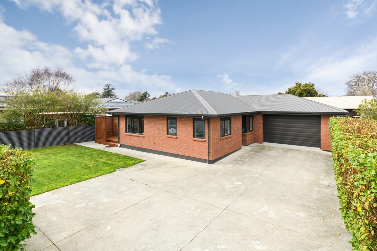 702 Pioneer Highway, Takaro, Palmerston North - Carousel 1