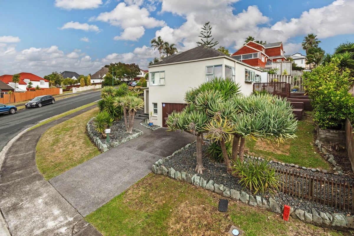 1/6 Arirang Rise, Pinehill, Auckland - Carousel 24