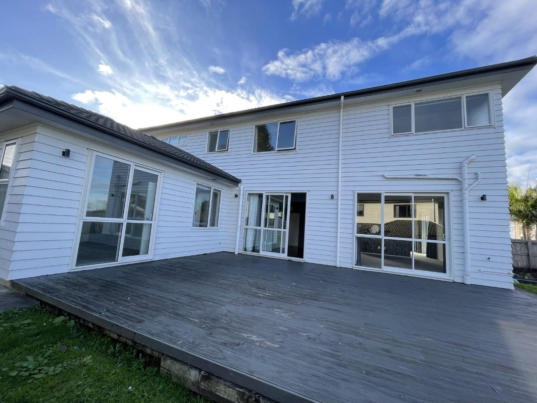 106 Lake Panorama Drive, Henderson Valley, Auckland - Carousel 2