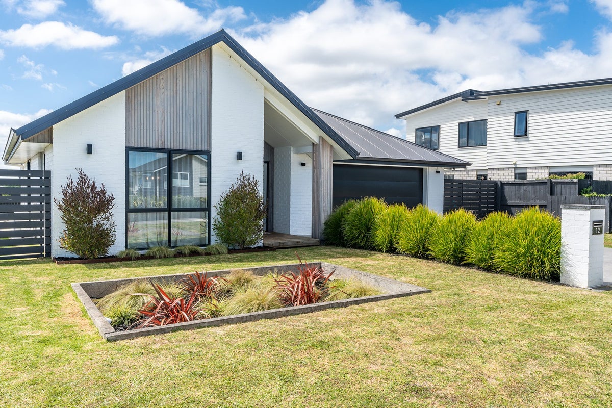 12 Iwi Road, Baverstock, Hamilton - Carousel 2