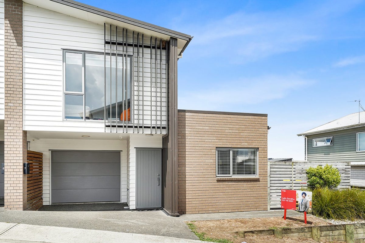 7 Springside Court, Huntington, Hamilton - Carousel 1