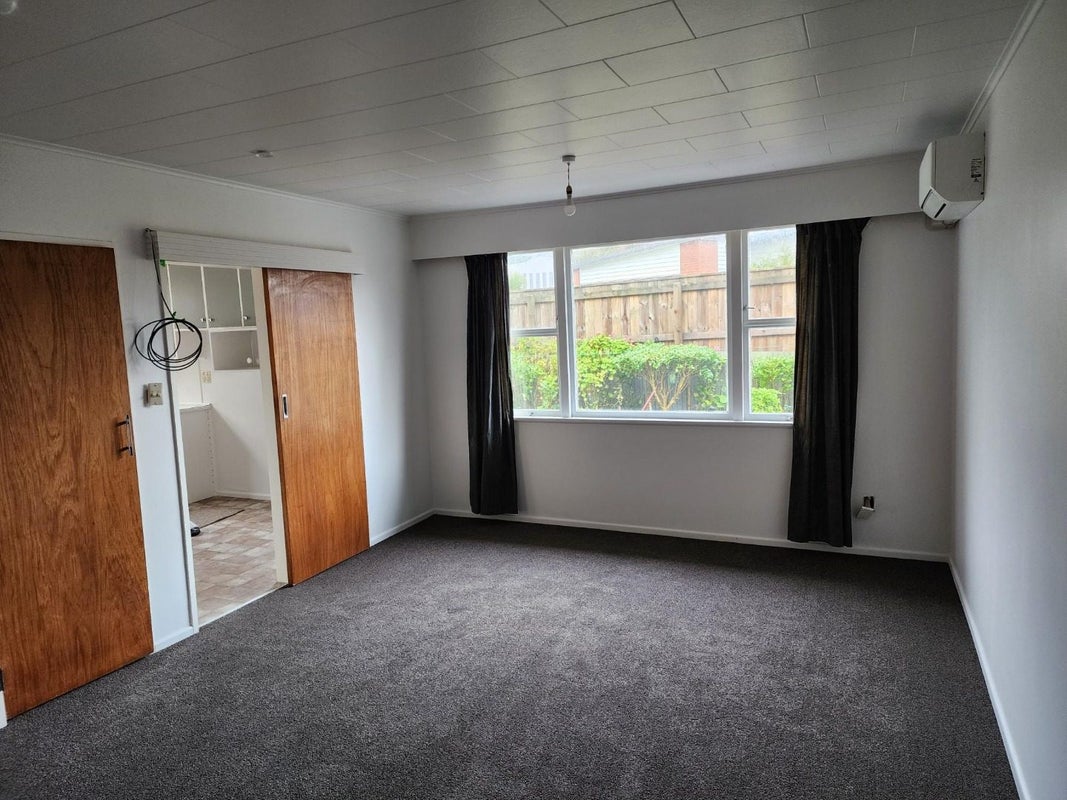 2/52 LEIGHTON AVE, GRACEFIELD, LOWER HUTT - Carousel 1