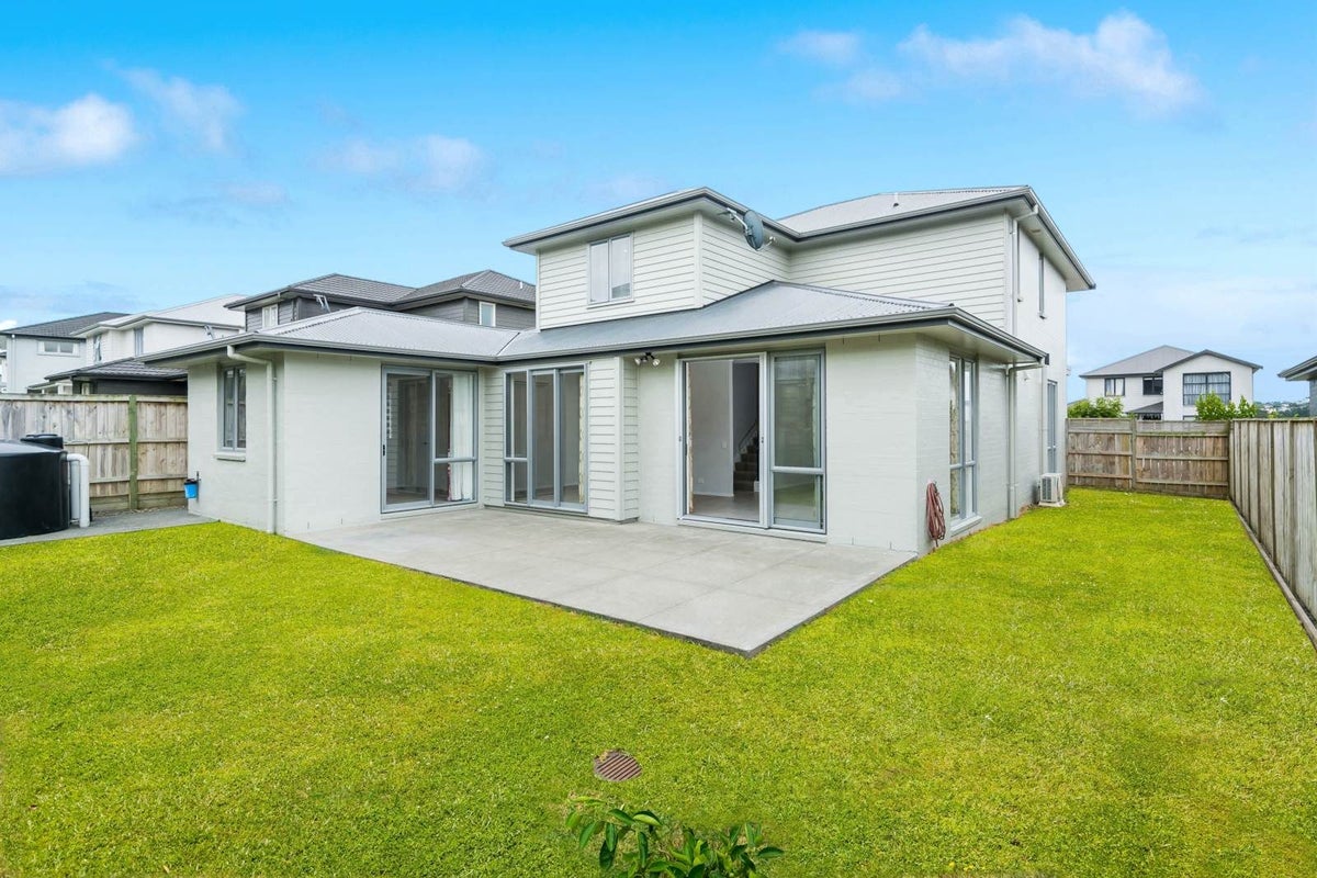 70 Mackay Drive, Greenhithe, Auckland - Carousel 2