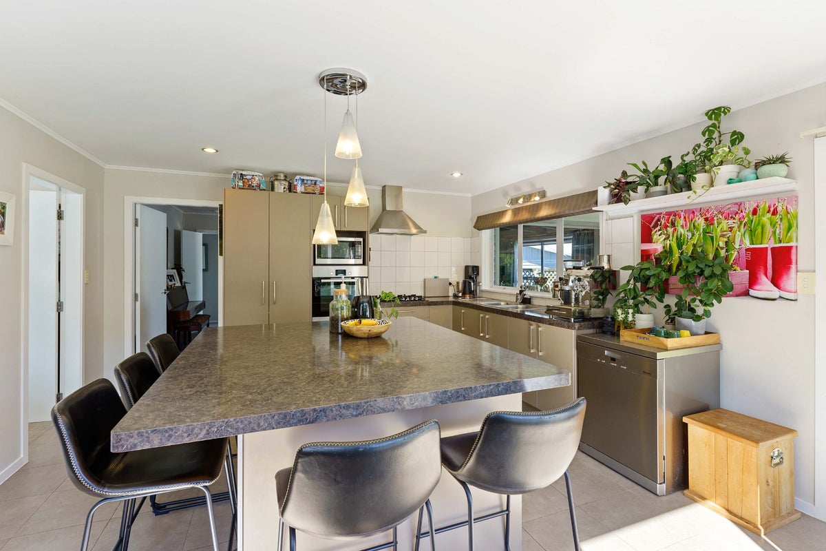 6 Anzac Road, Otaki - Carousel 2
