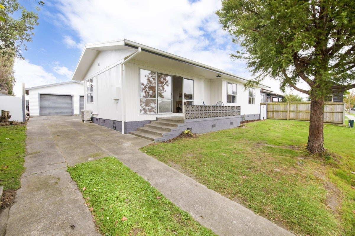 53 Lyttelton Crescent, Tamatea, Napier - Carousel 1