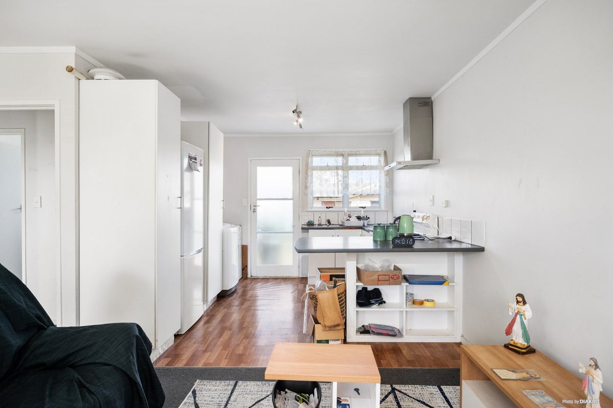 2/24A Vine Street, Mangere East, Auckland - Carousel 2