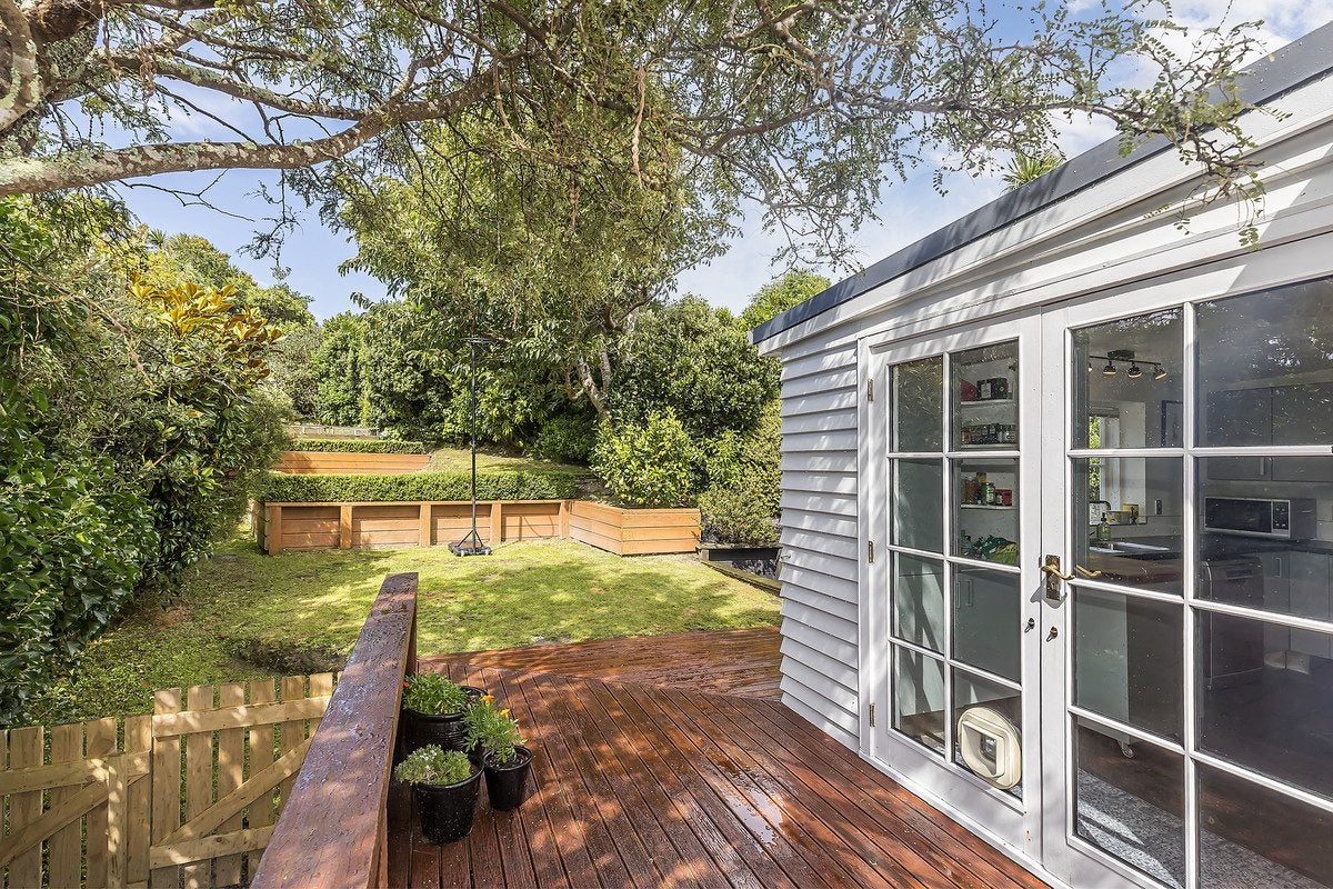 55 Ranui Crescent, Khandallah, Wellington - Carousel 1
