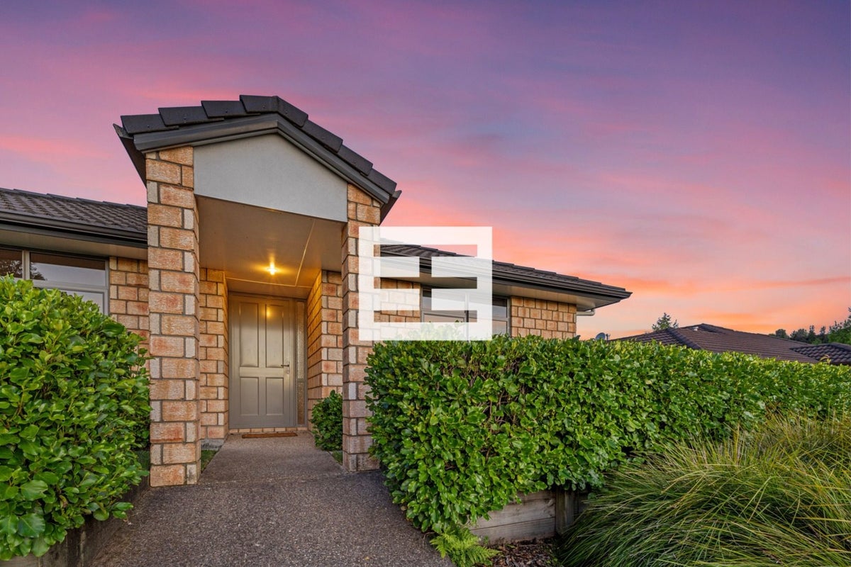6 Barometer Way, Pyes Pa, Tauranga - Carousel 1
