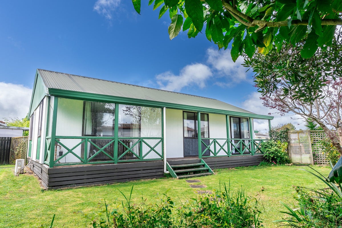 14 Sequoia Place, Pukete, Hamilton - Carousel 1