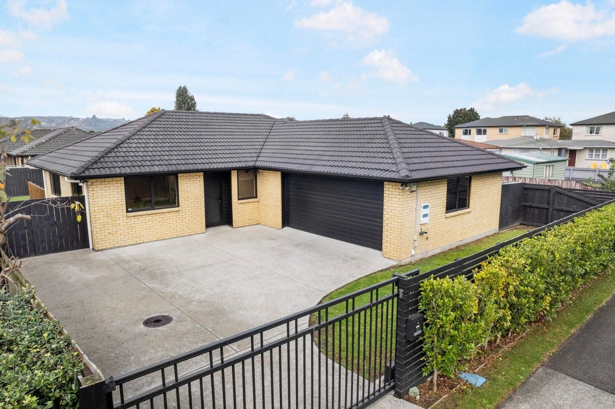 32 Kauri View Road, Papakura - Carousel 1