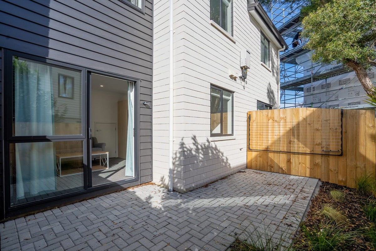 3/3 Snead Place, Hamilton East, Hamilton - Carousel 11