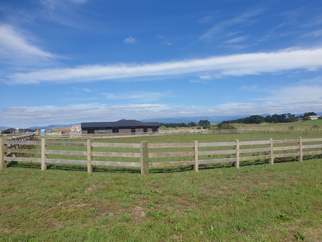 2 Roma Way, Waitarere Beach, Levin - Carousel 1