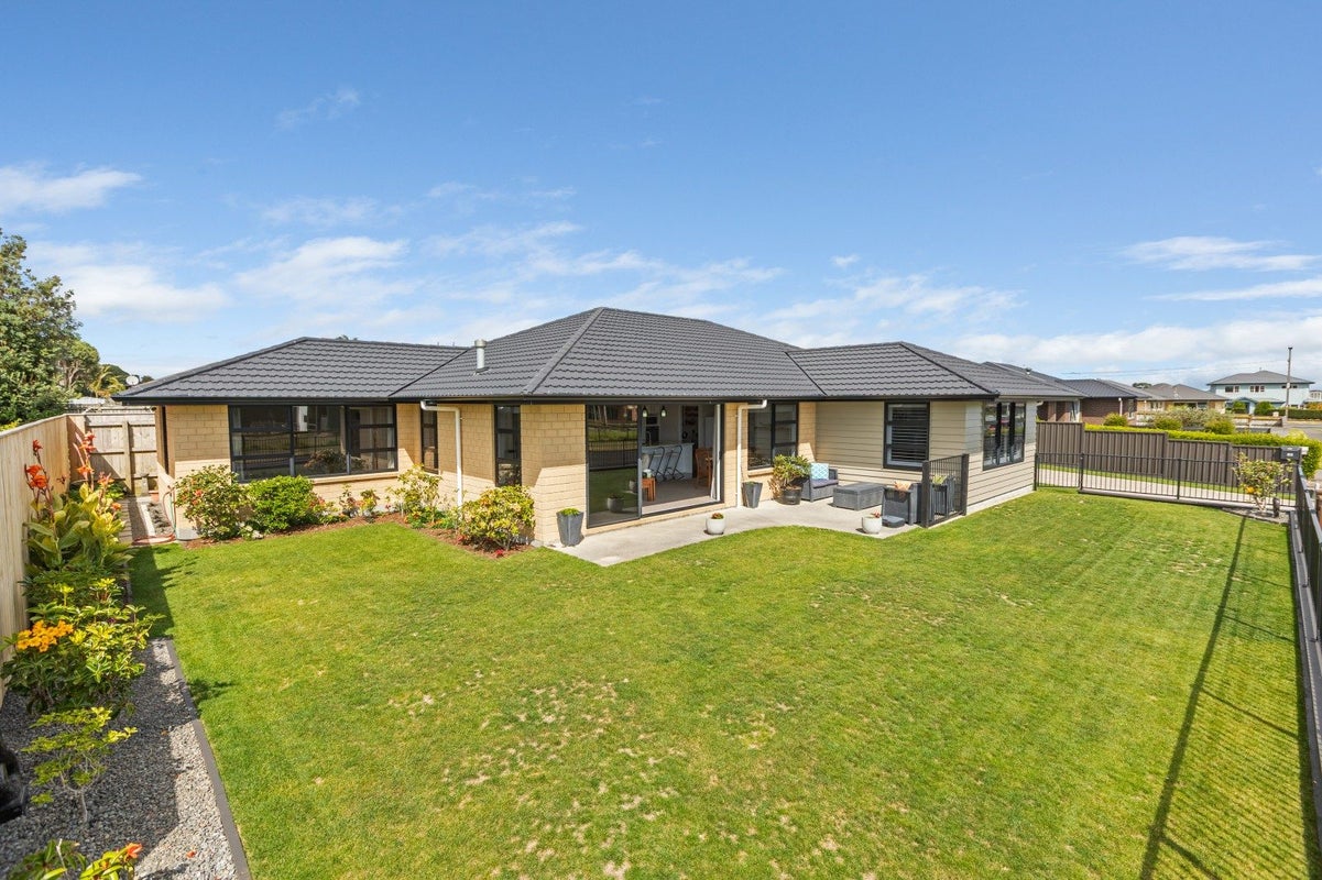 10 Ta Paora Drive, Bell Block, New Plymouth - Carousel 1