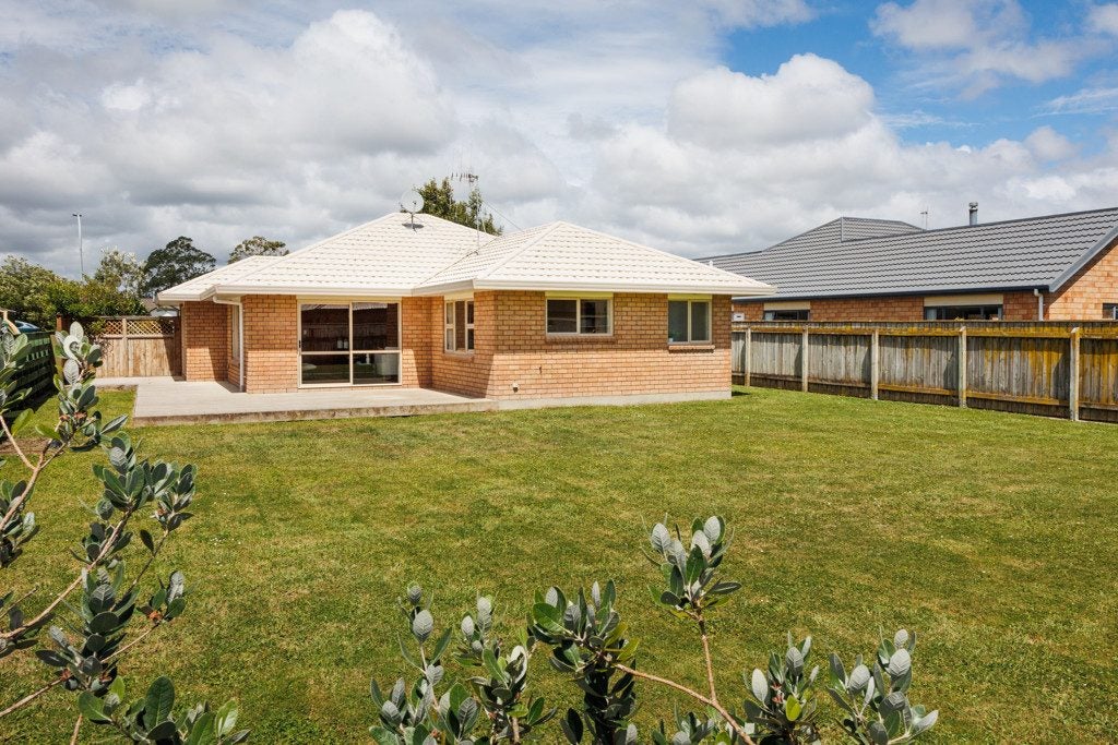 30 Parnell Heights Drive, Kelvin Grove, Palmerston North - Carousel 1