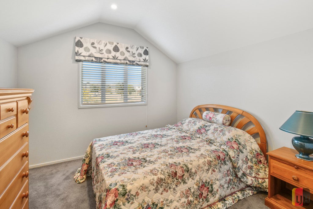 2 Portofino Point, Karaka, Papakura - Carousel 16