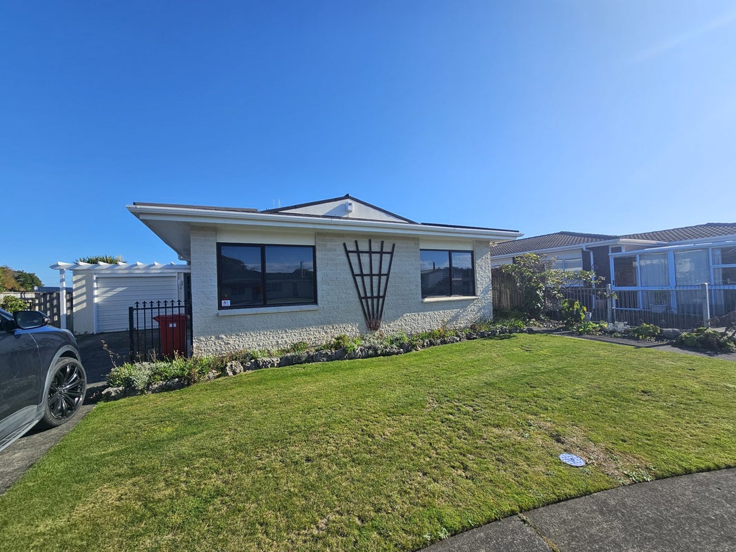 16 Warwick Place, Springvale, Whanganui - Carousel 2