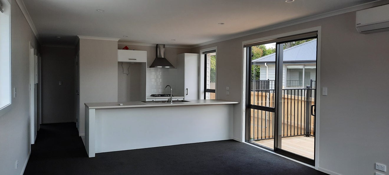 2/5 Helena Road, Hillcrest, Hamilton - Carousel 2