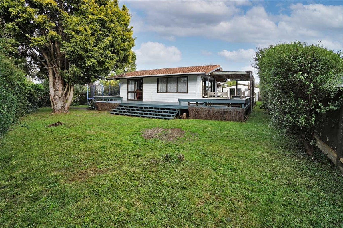 55 Berkley Avenue, Hillcrest, Hamilton - Carousel 1
