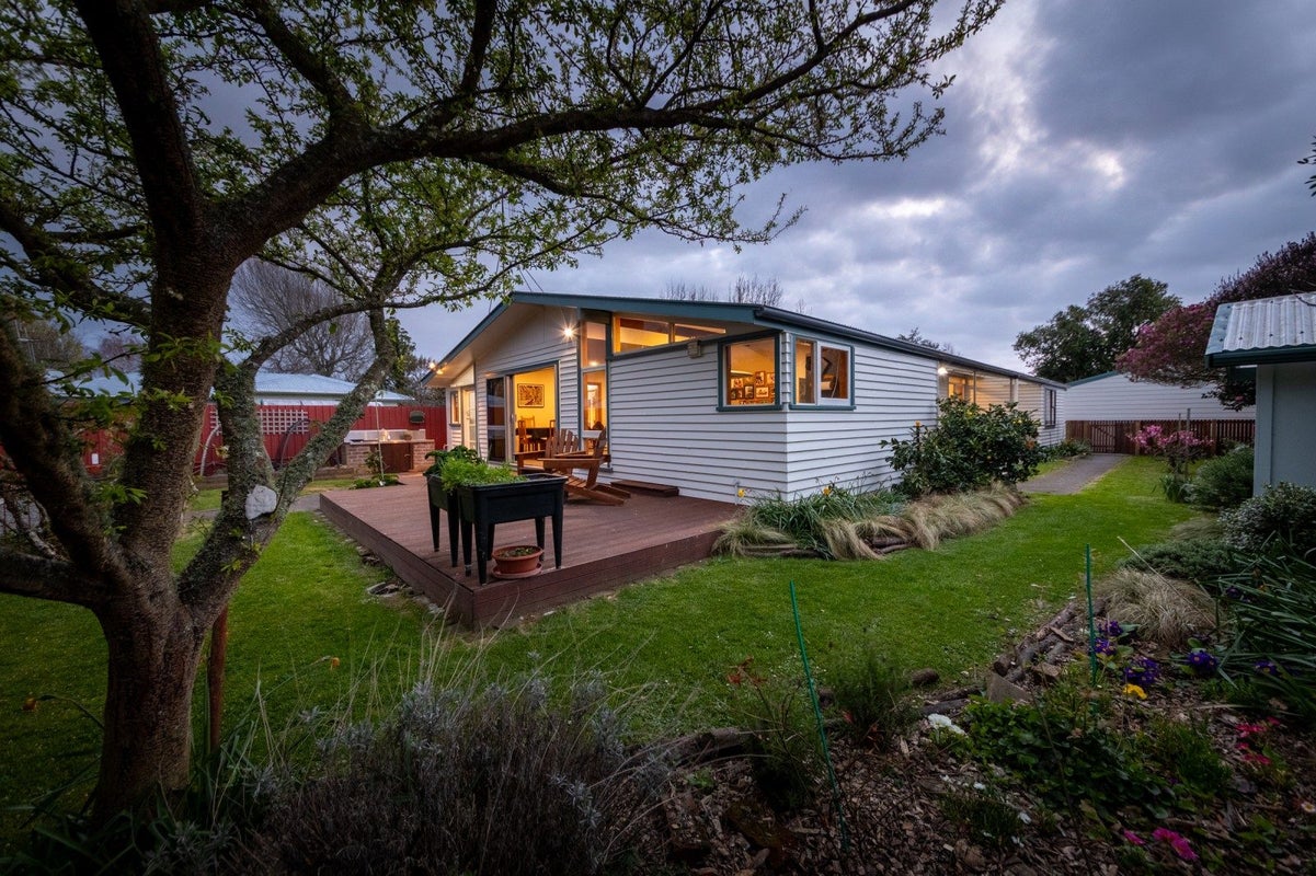 11 Surrey Crescent, Hokowhitu, Palmerston North - Carousel 2