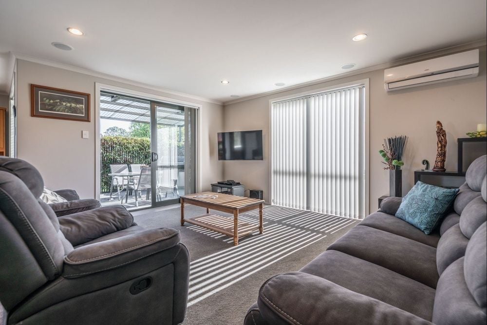 12 Cabourne Drive, Glenview, Hamilton - Carousel 2
