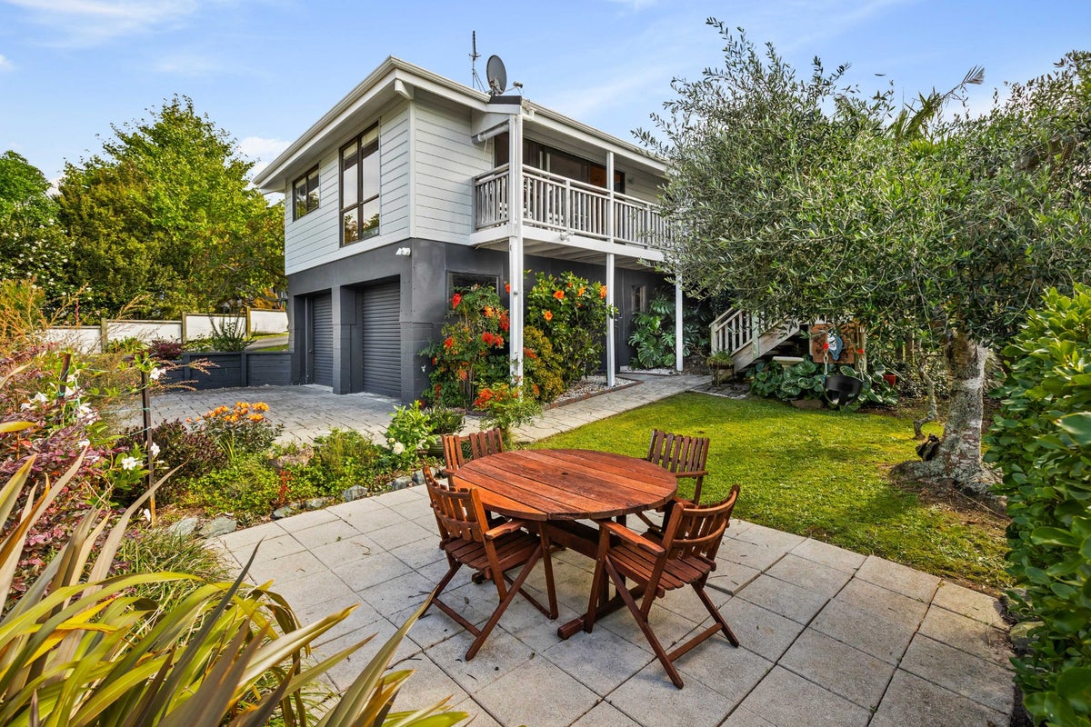 4 Forsythe Place, Massey, Auckland - Carousel 1