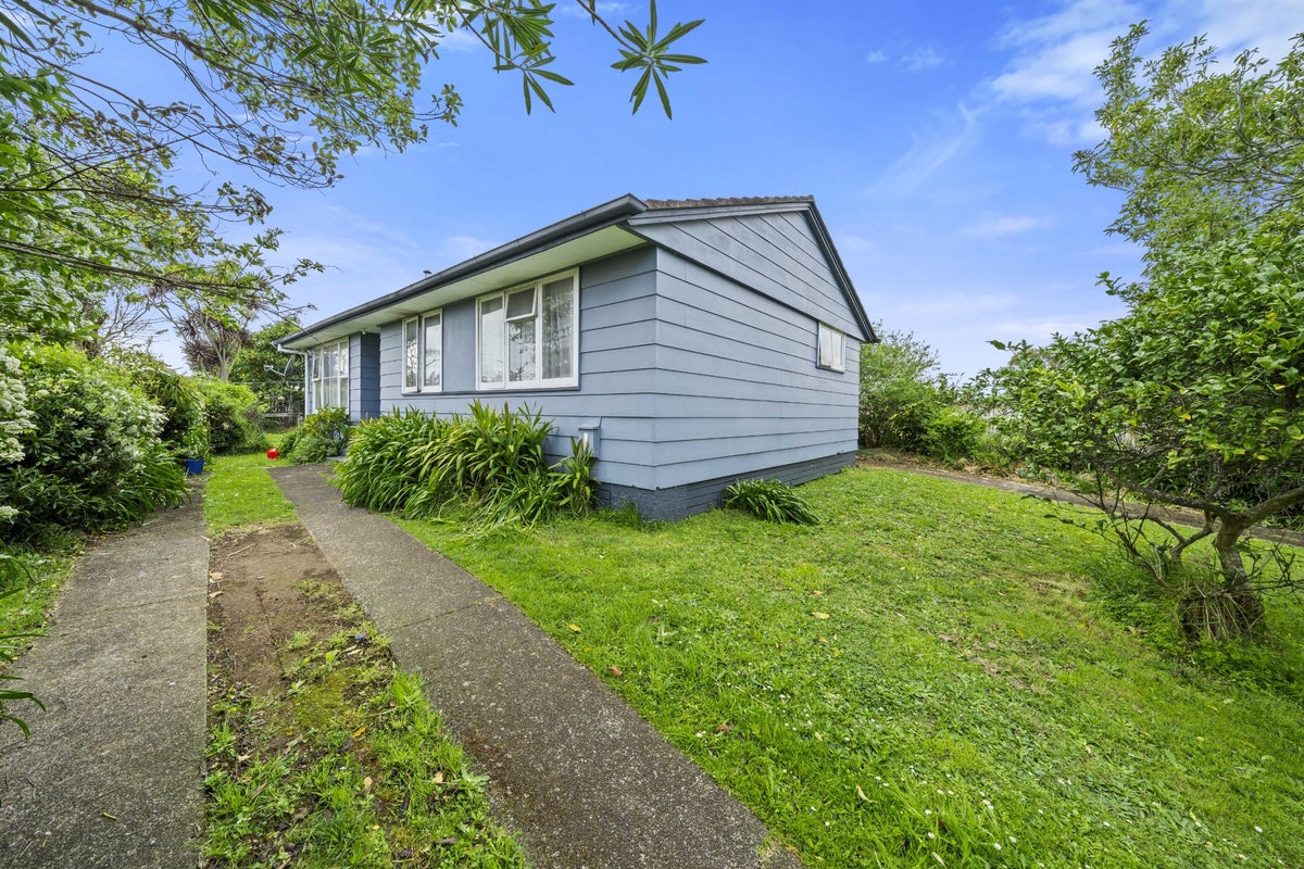54 Windrush Close, Mangere, Auckland - Carousel 1