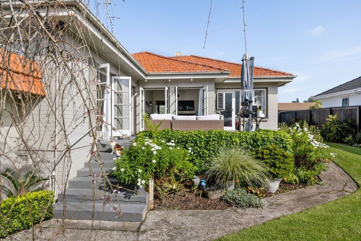 122 Clarkin Road, Fairfield, Hamilton - Carousel 1
