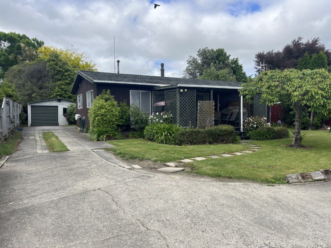 22 Pahiatua Street, Hokowhitu, Palmerston North - Carousel 1