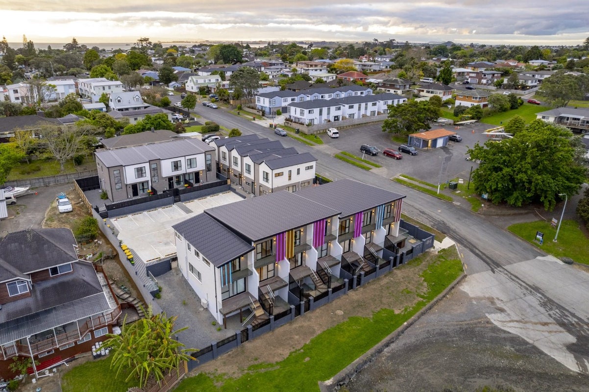 2/21 Hazards Road, Weymouth, Auckland - Carousel 18