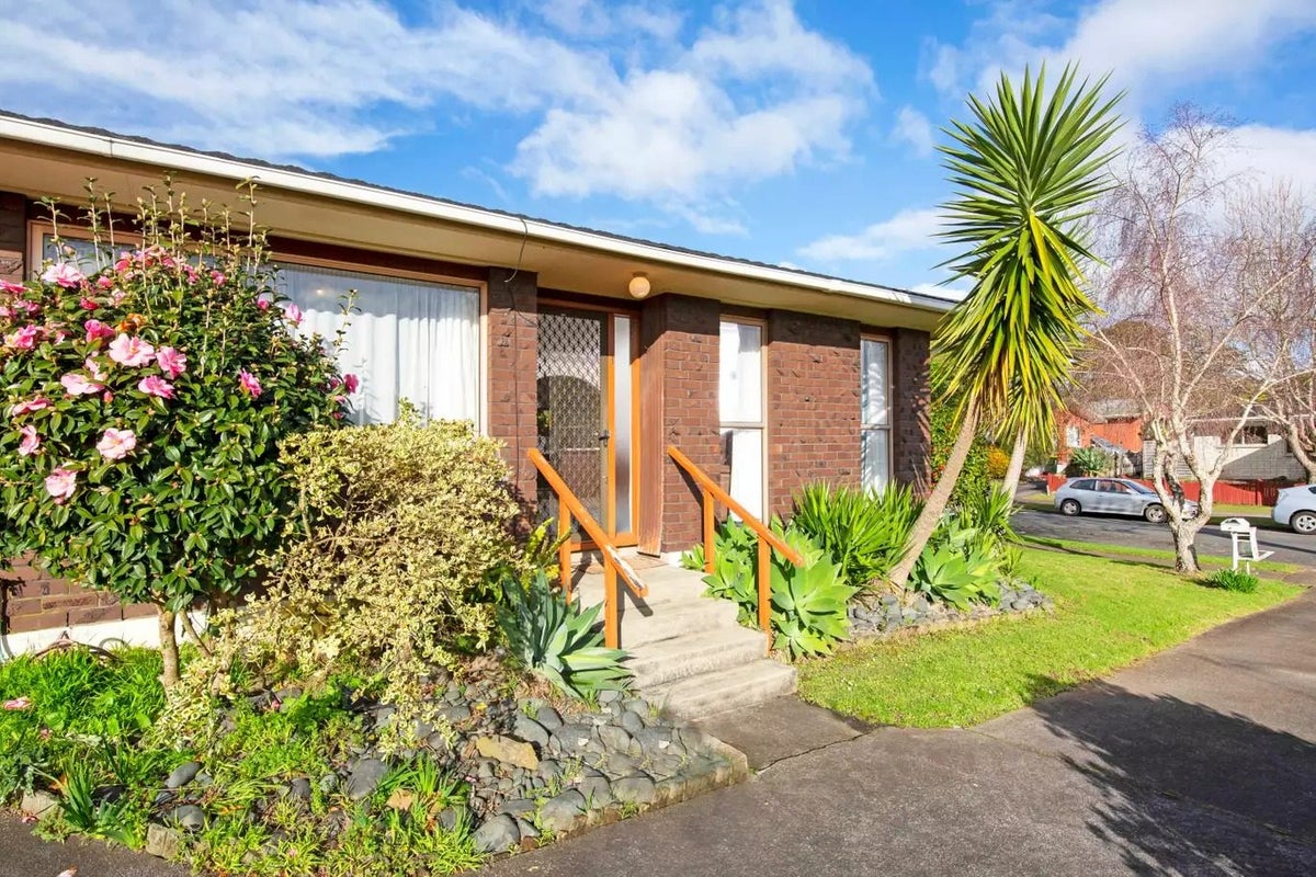 6A Ballater Place, Highland Park, Auckland - Carousel 1