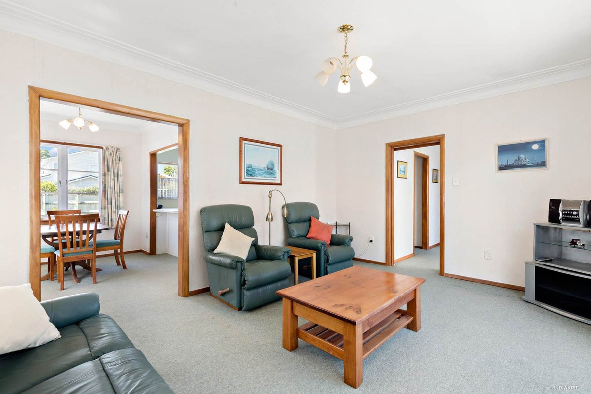 18 Miller Street, Point Chevalier, Auckland - Carousel 2