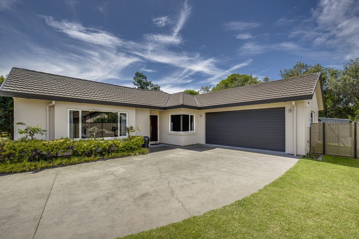 17 Blythfield Place, Taradale, Napier - Carousel 22