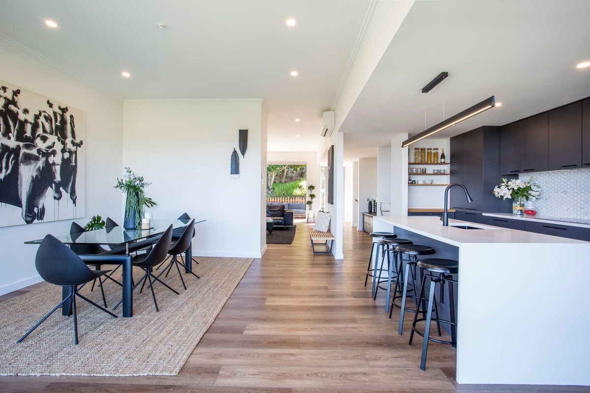 8B Huka Road, Birkenhead, Auckland - Carousel 1