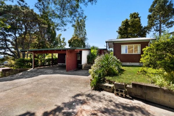31 Cron Avenue, Te Atatu South, Auckland - Carousel 1