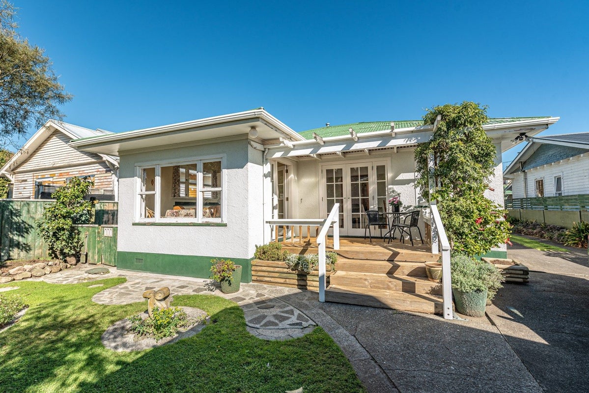 38 Campbell Street, Whanganui, Whanganui - Carousel 1