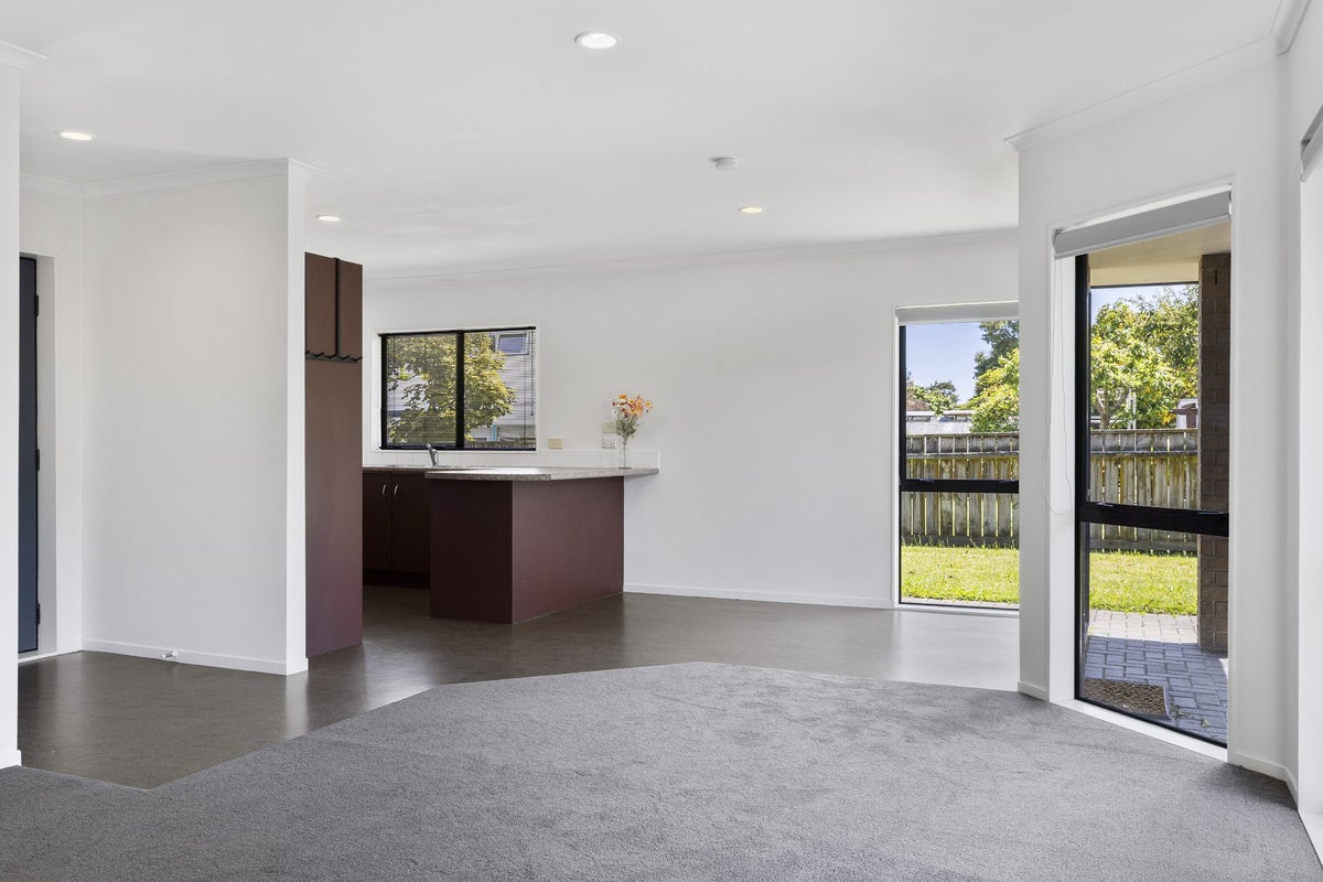 10 Frederick Street, Two Mile Bay, Taupo - Carousel 1