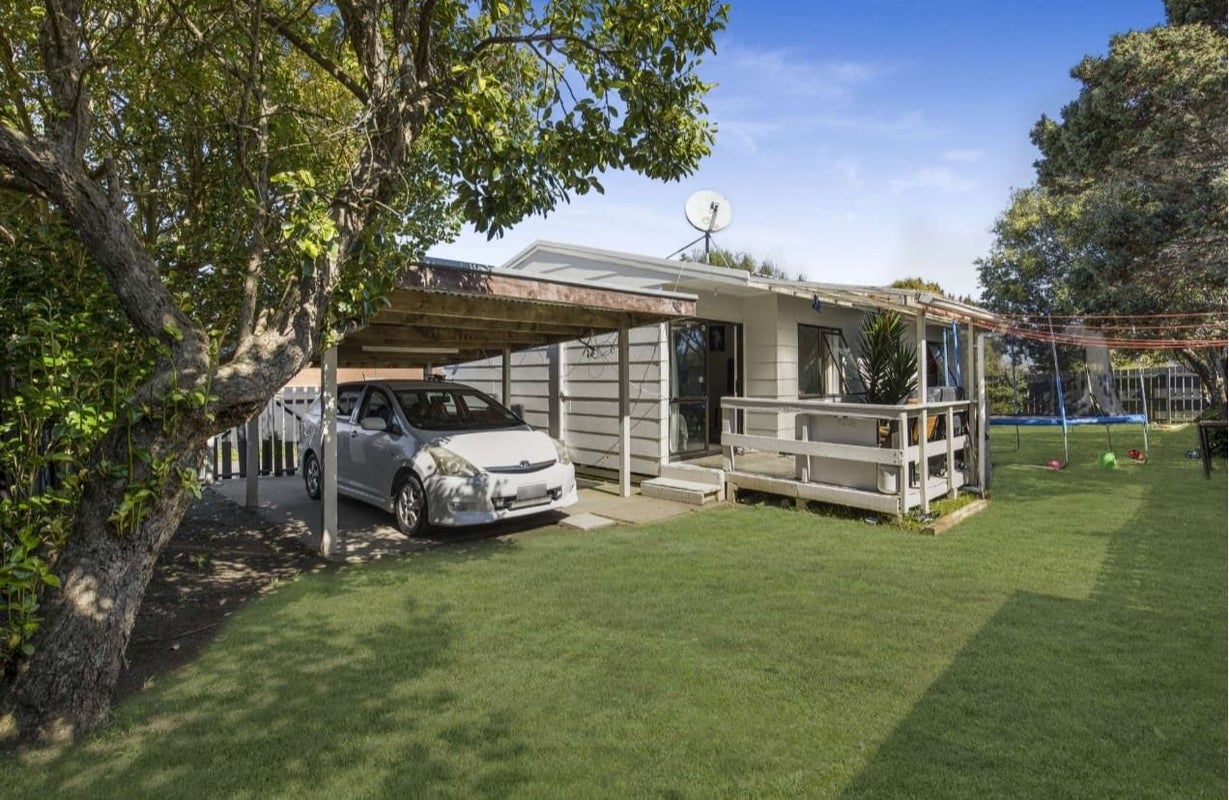 1/38 Maplesden Drive, Clendon Park, Auckland - Carousel 1