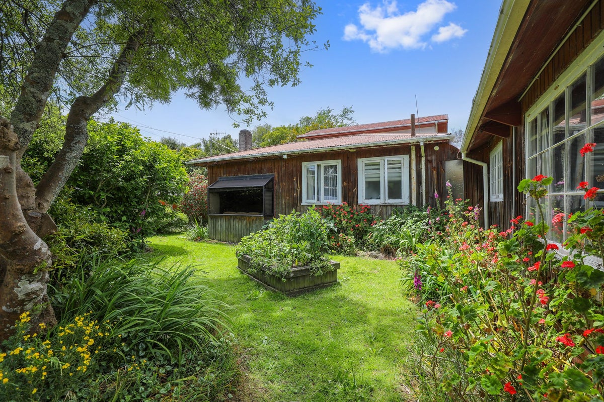 61 Robinson Avenue, Holdens Bay, Rotorua - Carousel 1