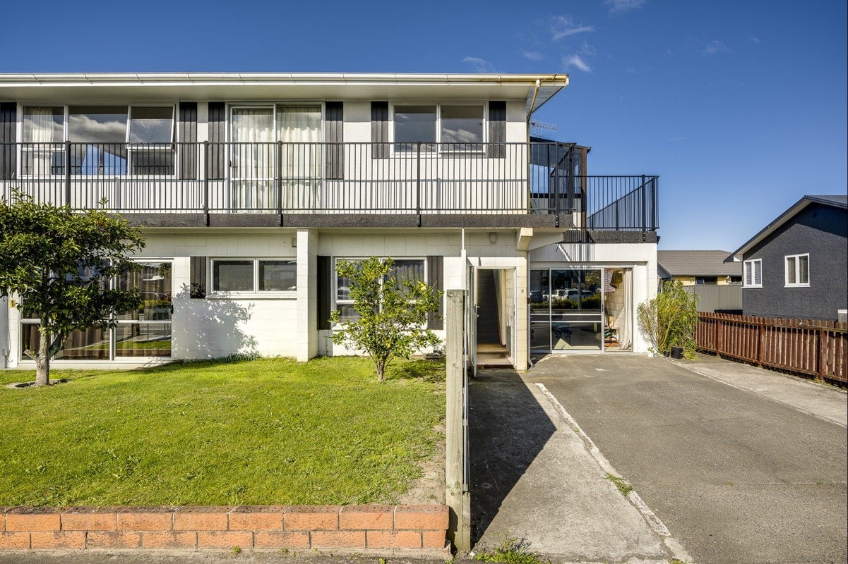 2/8 Lee Road, TARADALE, NAPIER - Carousel 12