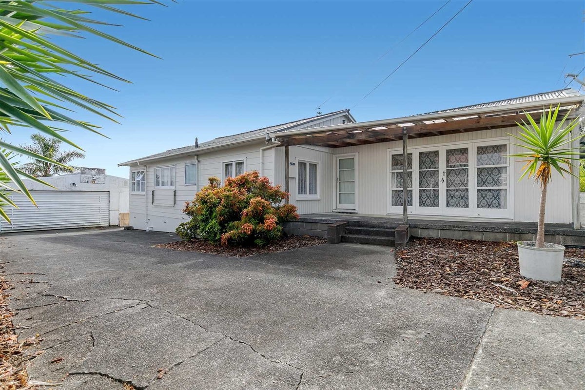189 Waimumu Road, Massey, Auckland - Carousel 1